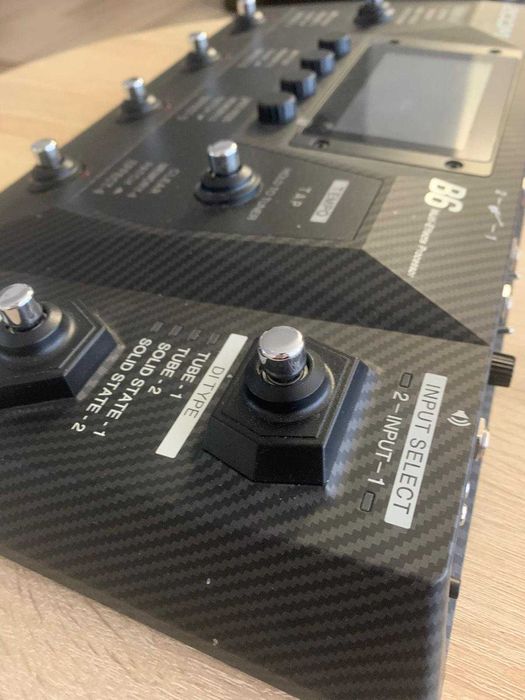 Zoom B6 Multi-efect pentru bas