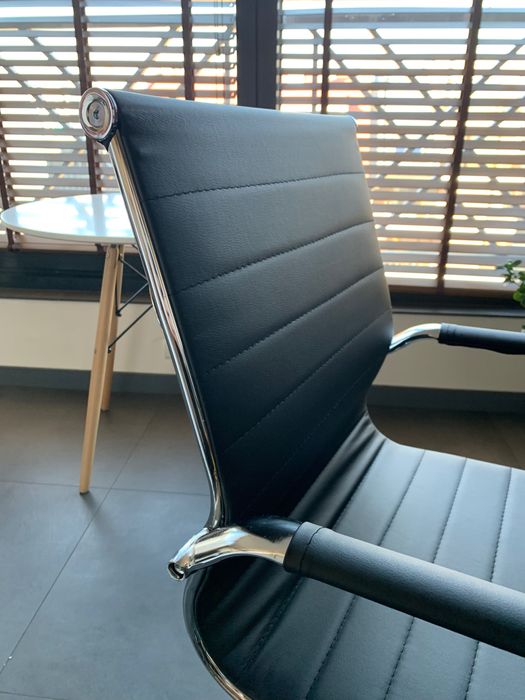 Офис Стол Tiffany - мостри - 24м гаранция