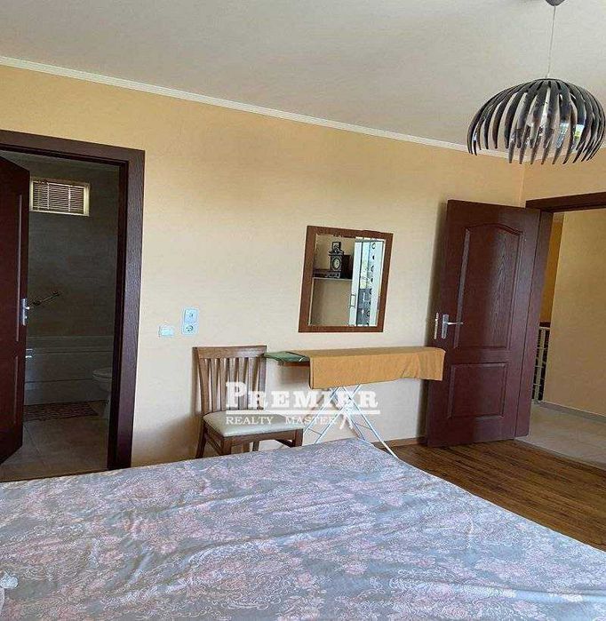 Предлагаме за продажба двуетажна къща в село Горица