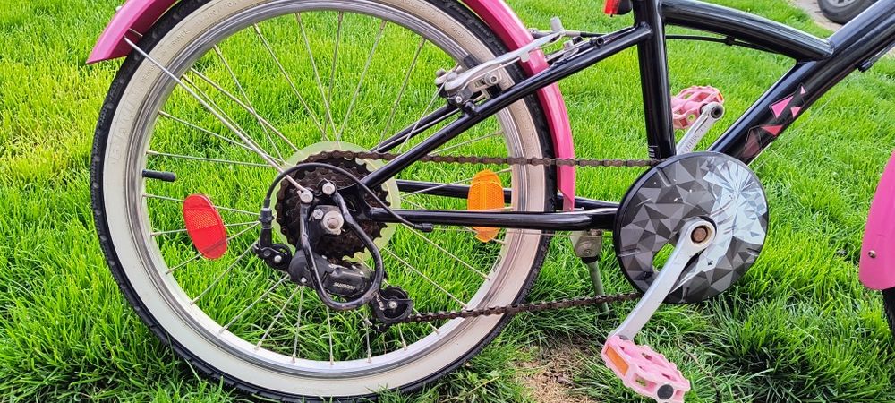 Bicicleta B-Twin 20" cu schimbator de viteze