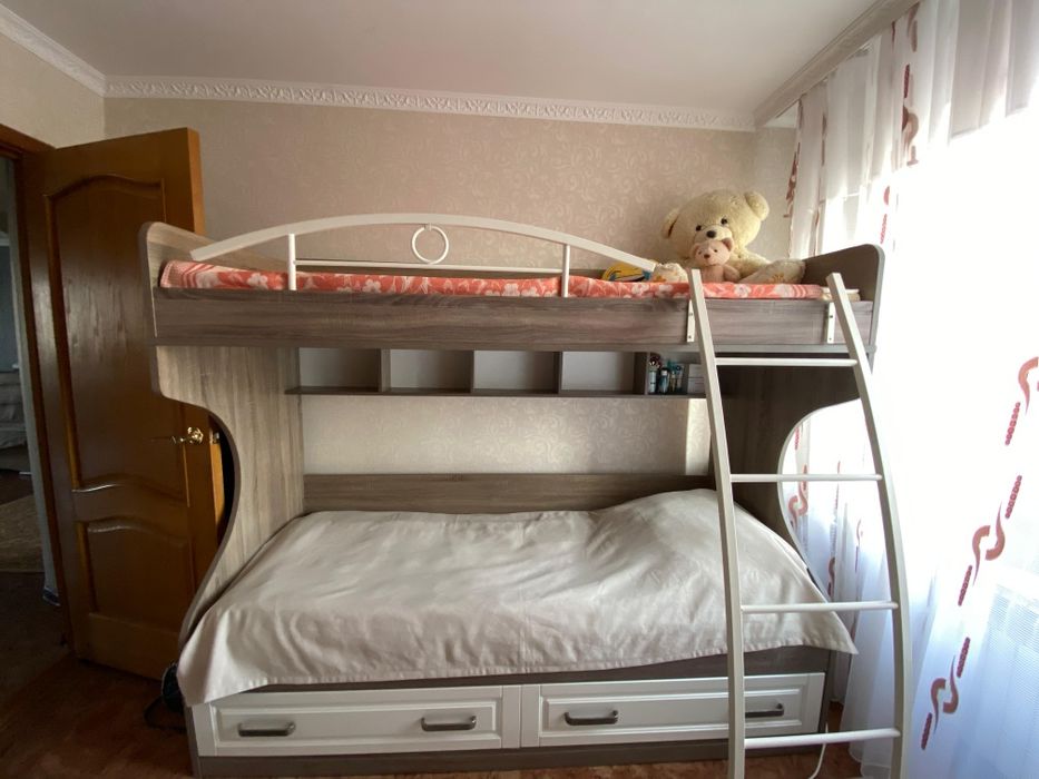Двухъярусная кровать