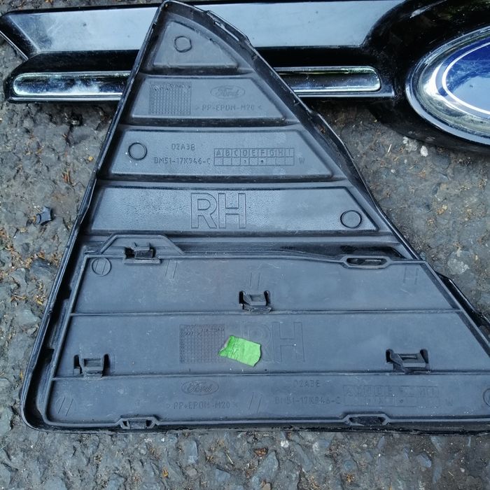Grilă bară față Ford Focus MK3