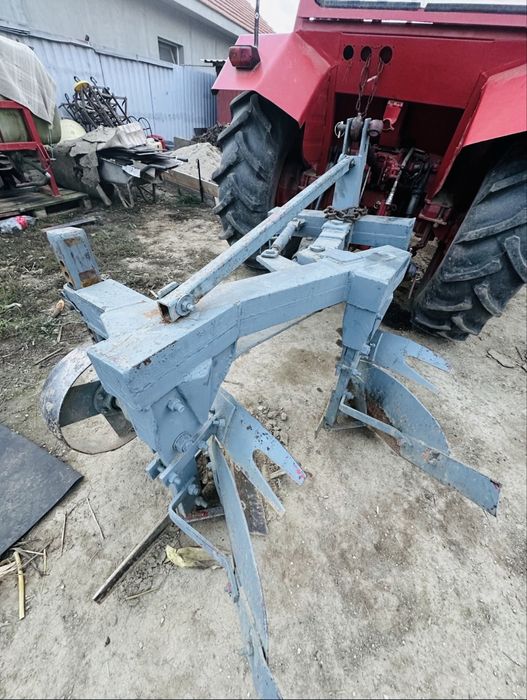 Plug pentru tractor cu doua brazde, fabricat la Sibiu, ireprosabil!