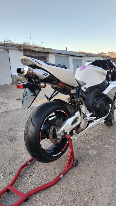 Продам мотоцикл Хонда сбр 1000 RR 2006