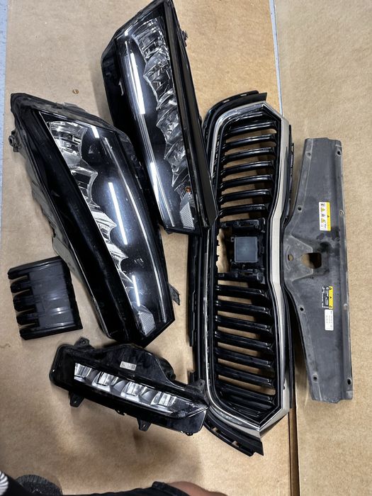 Faruri full led grilă radiator skoda octavia 4.