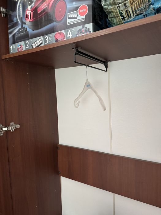 Продам Шкаф в прихожую комнату