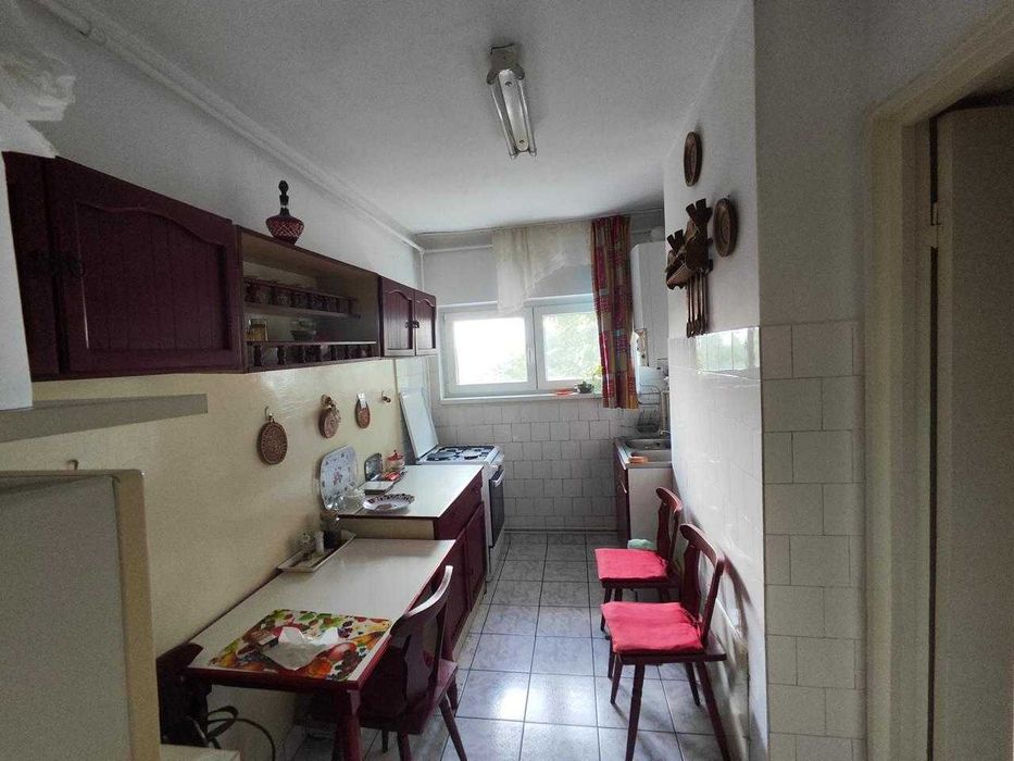 Apartament 3 camere, zona Dambu Pietros