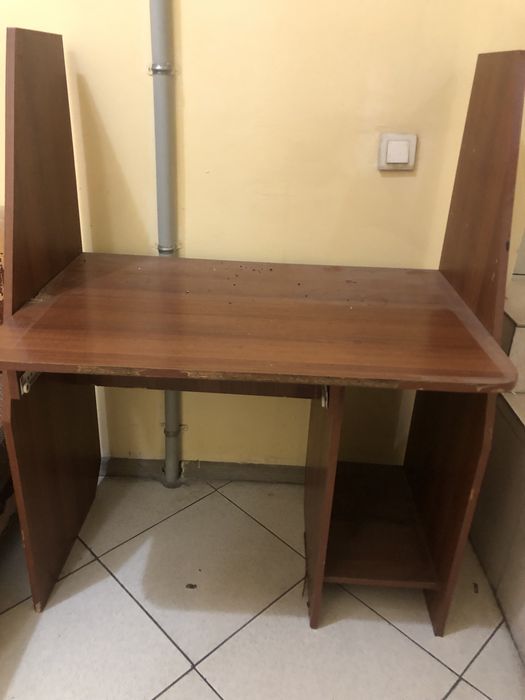 Продам компьютерный стол.