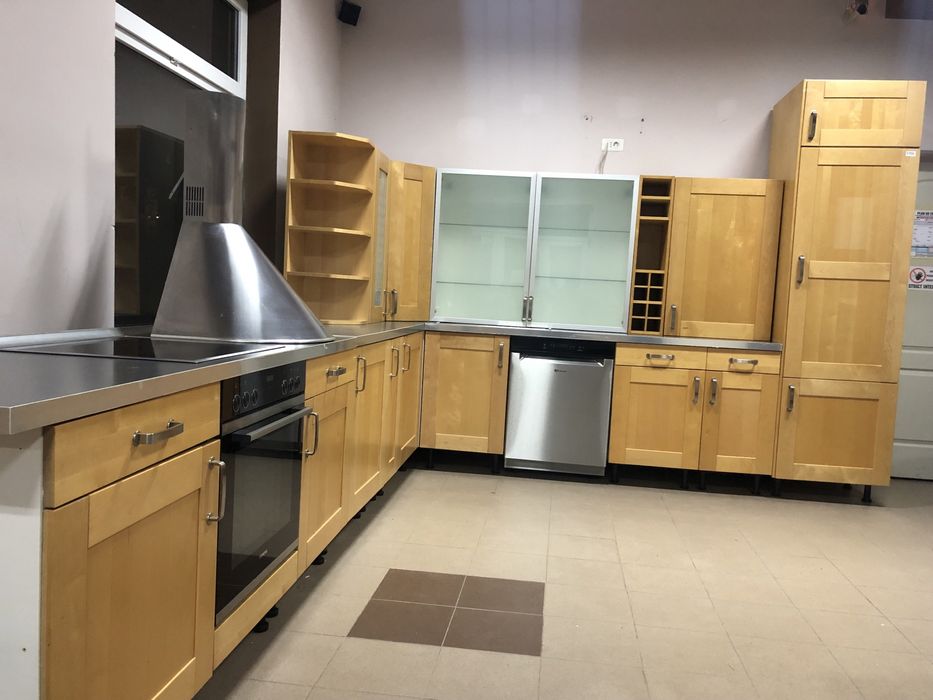 bucatarie lemn masiv  cu electrocasnice incluse