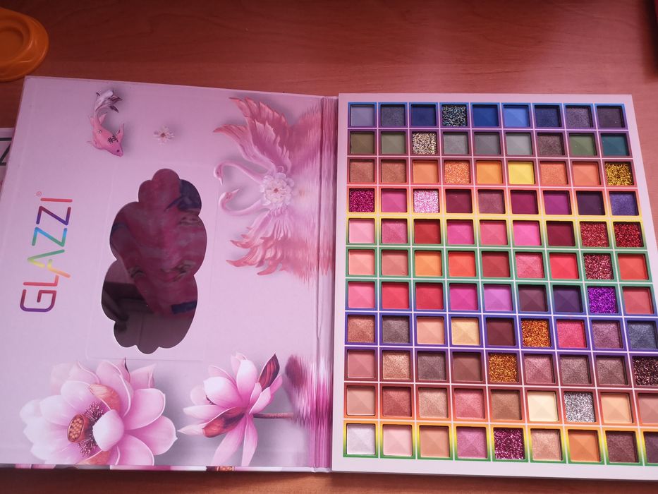 Професионална палитра сенки за очи с 99 различни цветове