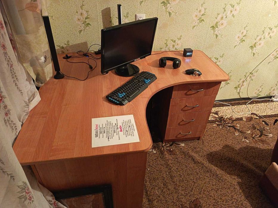 Компьютерный стол