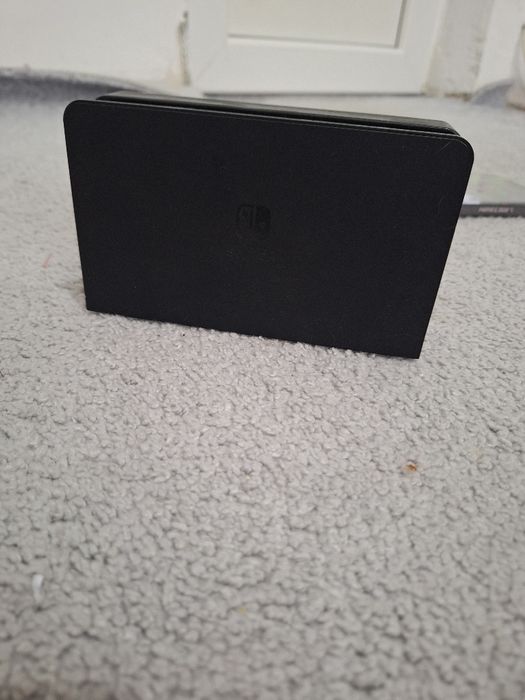 Nintendo switch OLED ca nou cu niste jocuri daca dorit