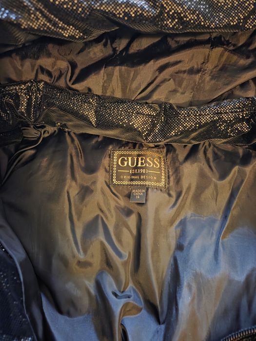 яке Guess за момиче