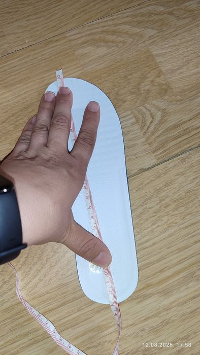 Продам новые кроссовки