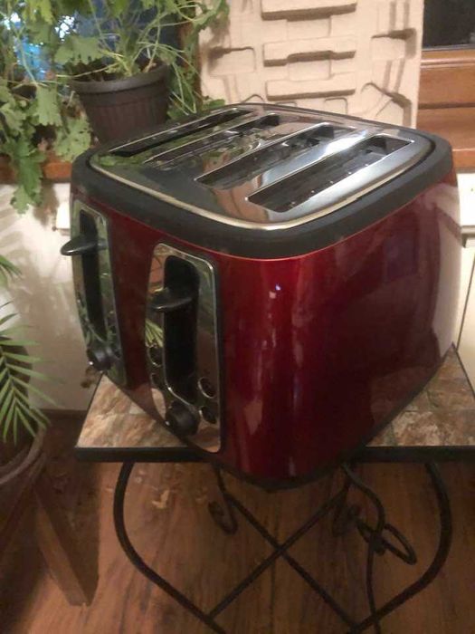 Стилен акцент в кухнята – нов двоен тостер за 4 филии Russell Hobbs