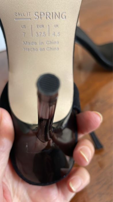 Босоножки черные