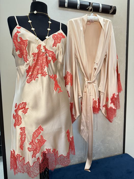 Agent Provocateur-луксозен халат, Ноември месец само 420 лв.