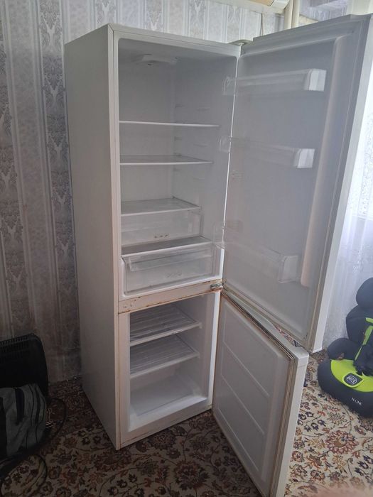 Хладилник с фризер CROWN