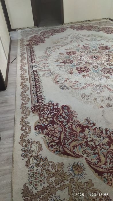 Срочно продаем современный ковер.