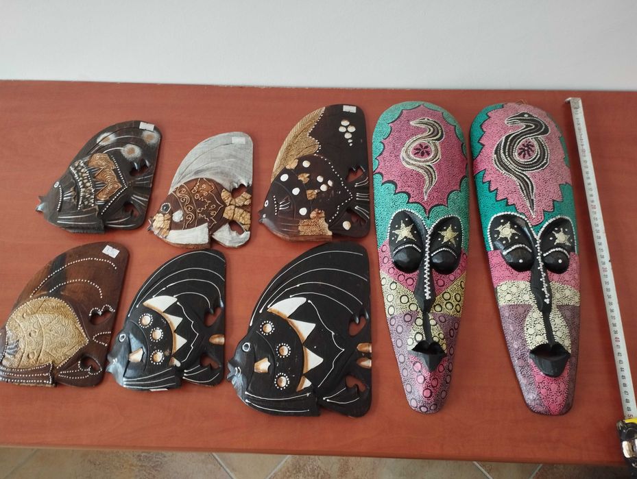 Сувенири,икони, метални и дървени фигурки, маски, подаръци, дърворезби