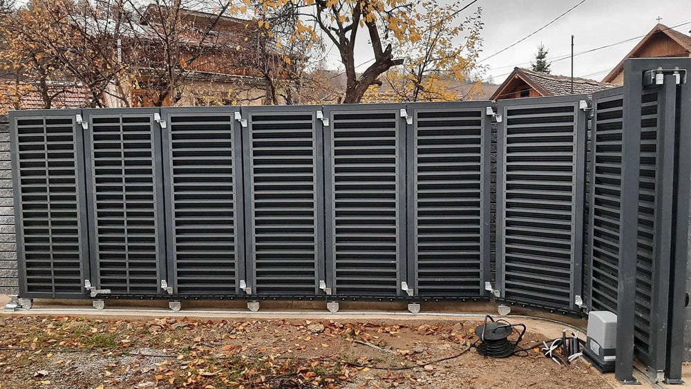 Poarta  cu deschidere la 90 grade,portante sau batante.