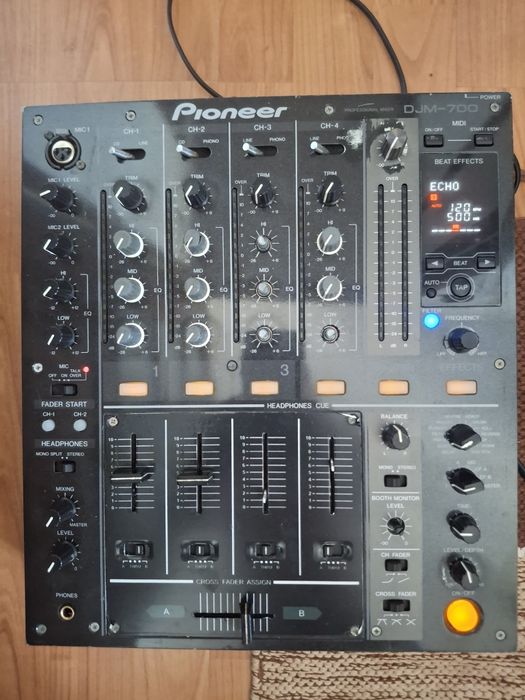 Pioneer  DJM-700