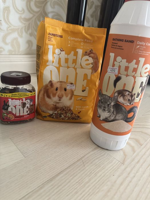 Продам 2 хомяка 1 девочка 1 мальчик