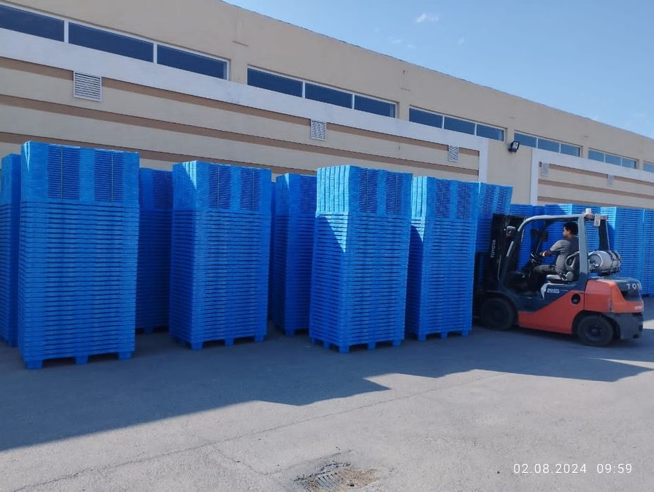 Пластиковые поддоны новые.  размер  1200/800/160:  280000 сум за  шту