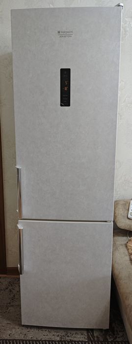 Продам холодильник Аристон Хотпоинт
