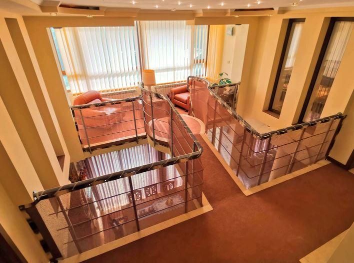 Дава се под наем Къща в Бургас, Ветрен - 250 кв.м за 1020 € - Снимка #1