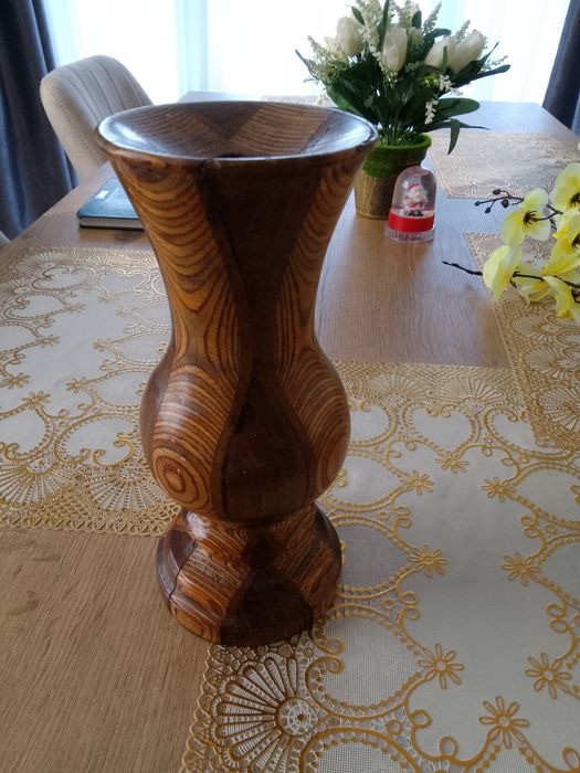 Vaza din lemn masiv
