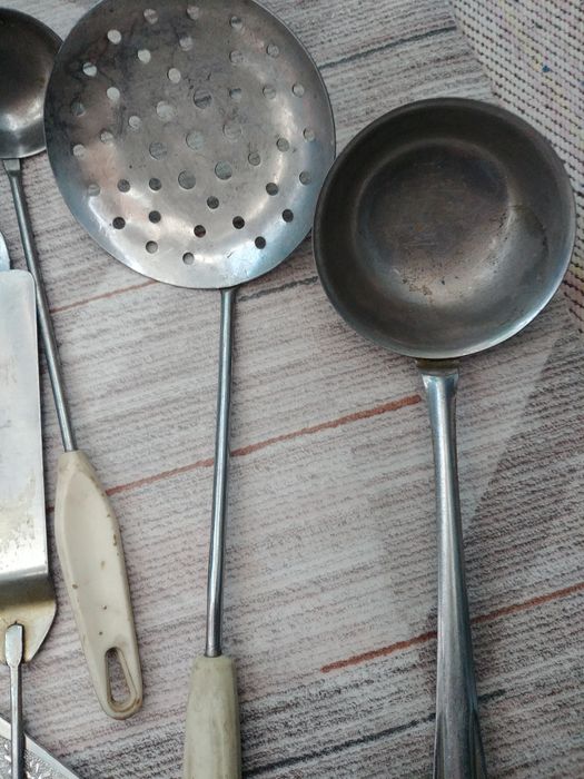 Продаю столовые приборы