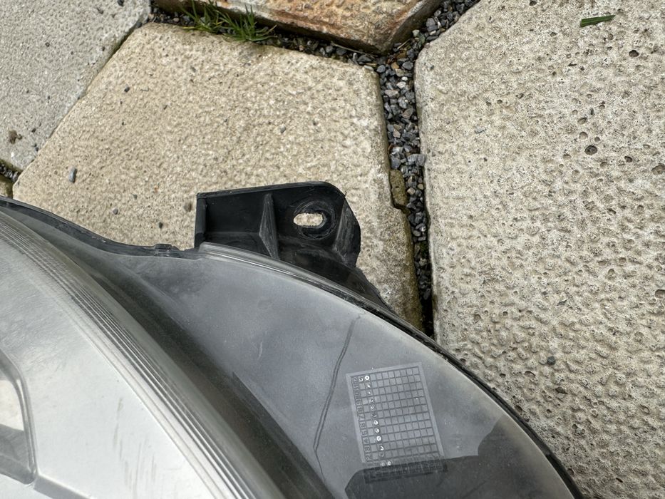 Фейсов ляв фар Корса Д