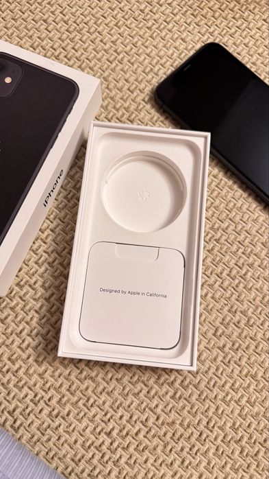 Продаётся Apple iPhone 11 на 128 ГБ в чёрном цвете.