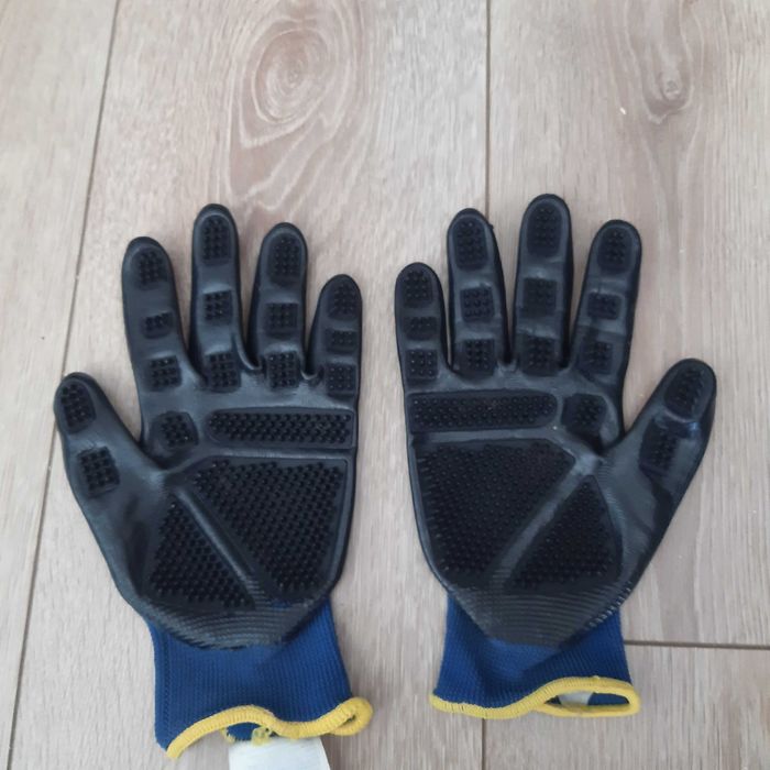 manusi pentru ingrijire animale