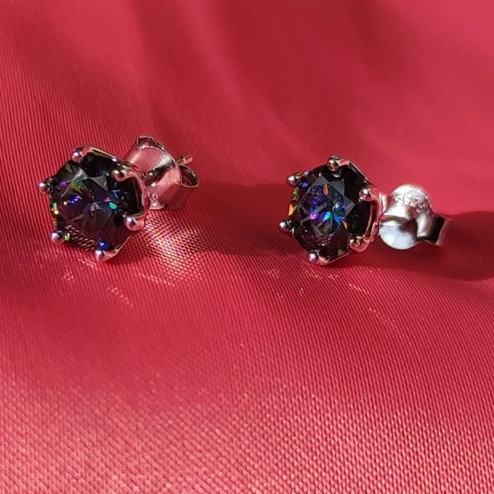 Гвоздики с муассанитом