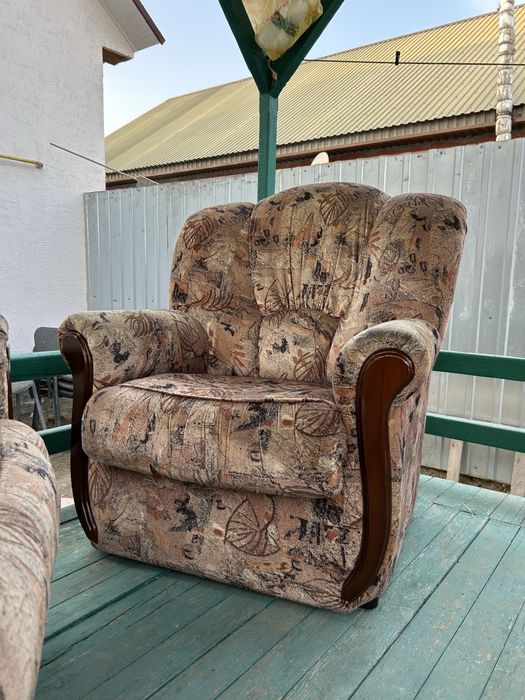 Диван, 2 кресло.