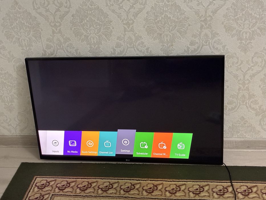 Срочно Телевизор LG 109см