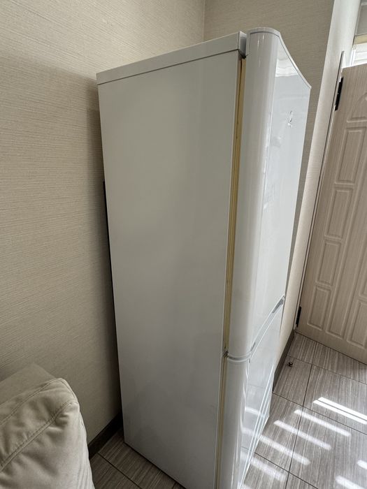 Холодильник Indesit