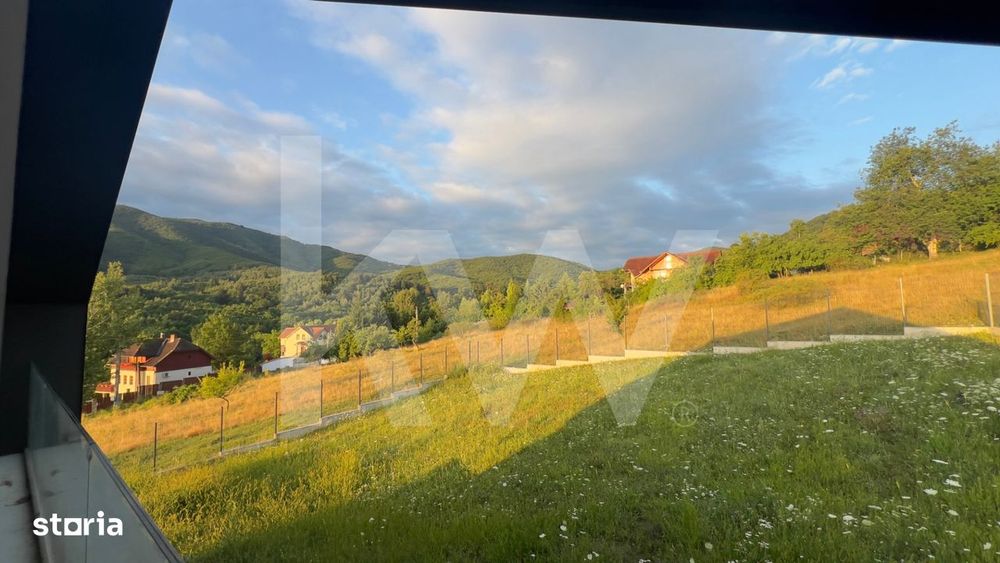 Casa arhitectura moderna cu panorama spre Muntii Fagaras si Cetatea Ci