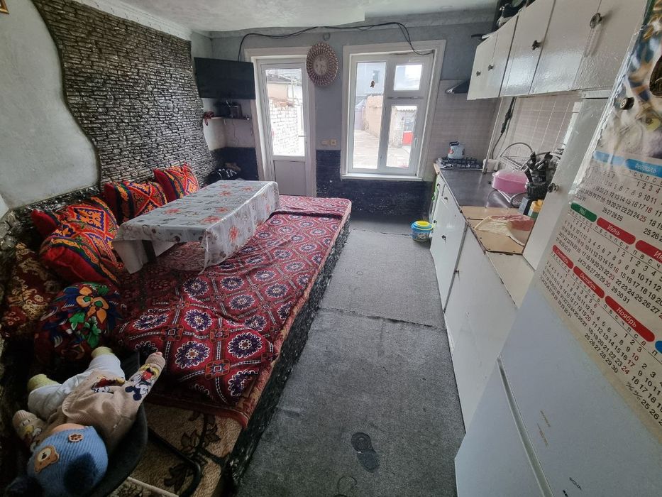 Uy sotiladi 3.5 sotiq 4 xona 1 zal owxona bilan vanna alohida