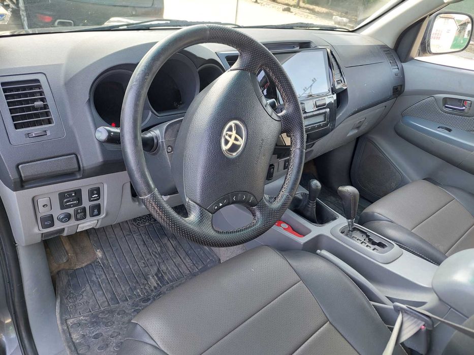 Vand Toyota Hilux, An de fabricatie 2010