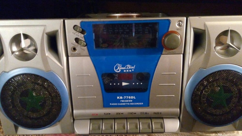 Radio casetofon cu caseta