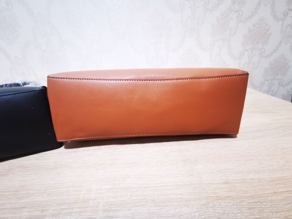 Poșete Mango, noi cu etichetă