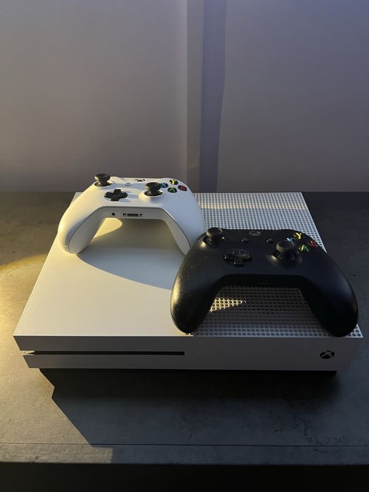 XBOX One S 1TB (cu un joc inclus)