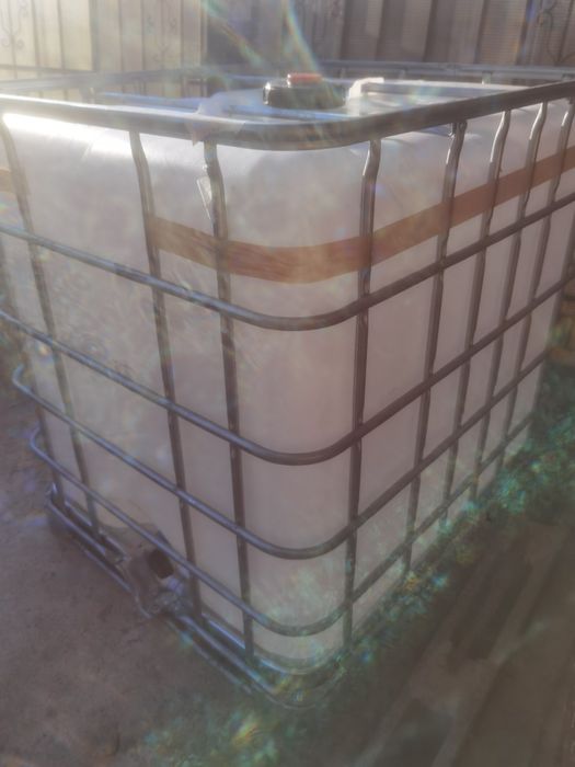 Vând bazin/cub 1000litri curat