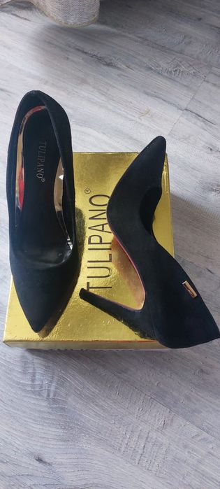 Продам замшевые туфли