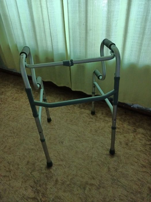 Продам ходунки для пожилых