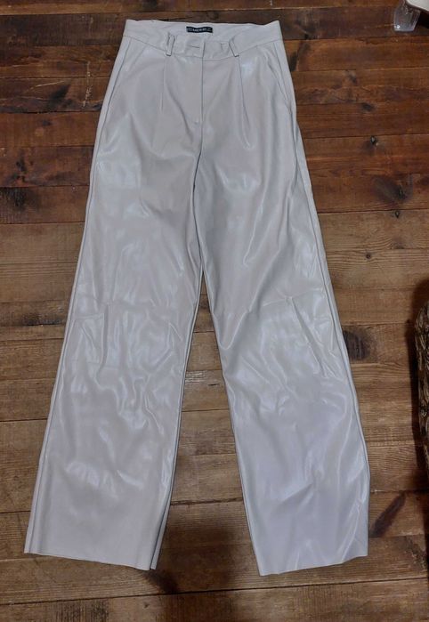 Бежови кожени панталони