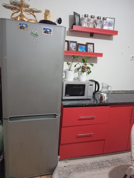 Отдам даром холодильник indesit